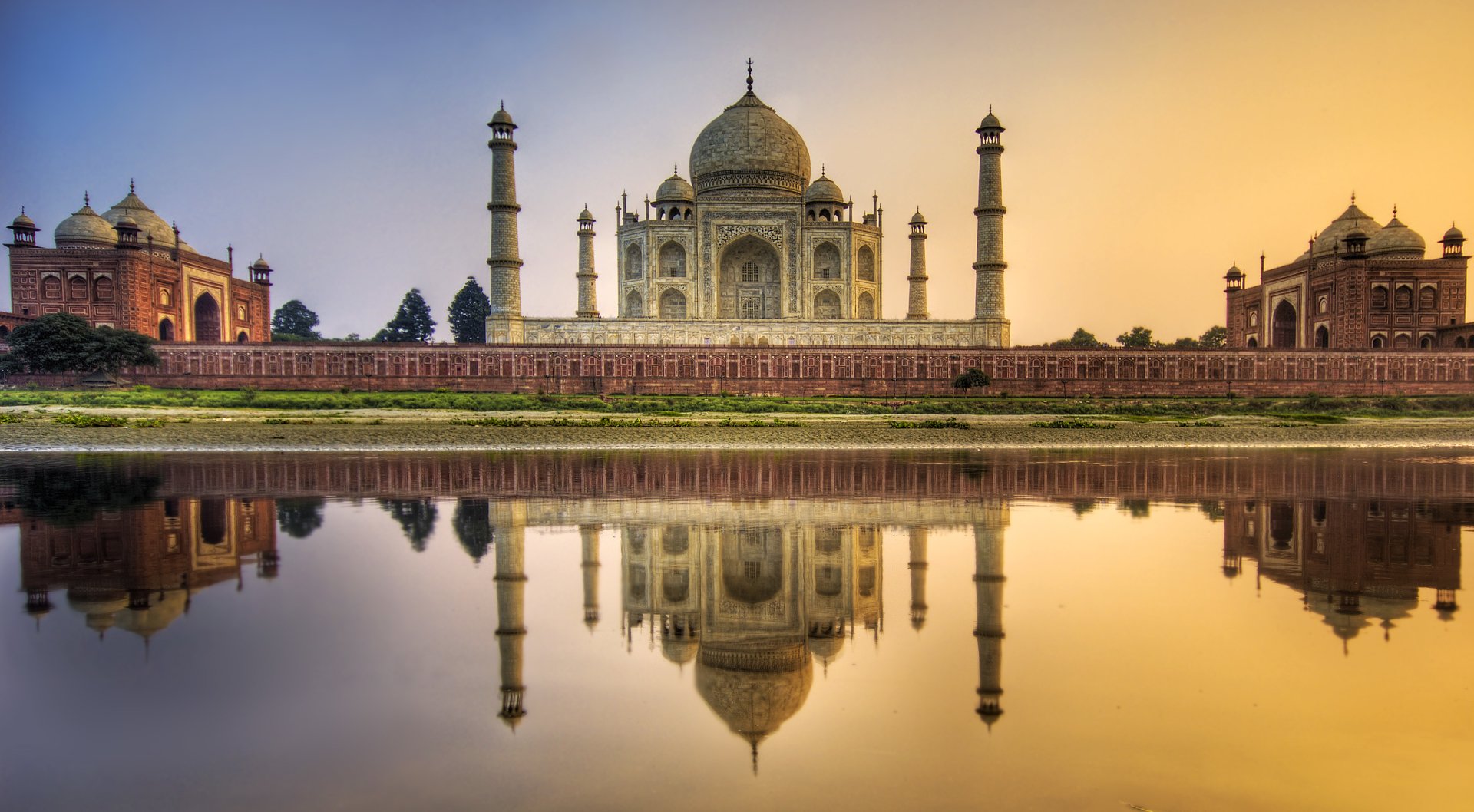 Agra Tour Packages with Travel Guide - HelloVisit