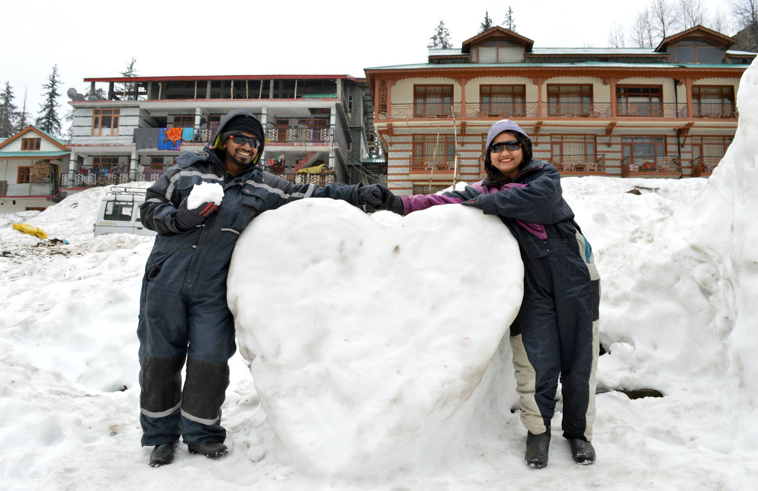 make my trip manali couple package